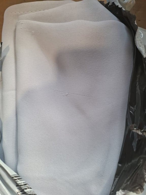 Perdele termice opace Deconovo, antifonice, 135x240 cm, bej — Prezintă mici defecte în 2 locuri (stare: vezi a doua imagine)