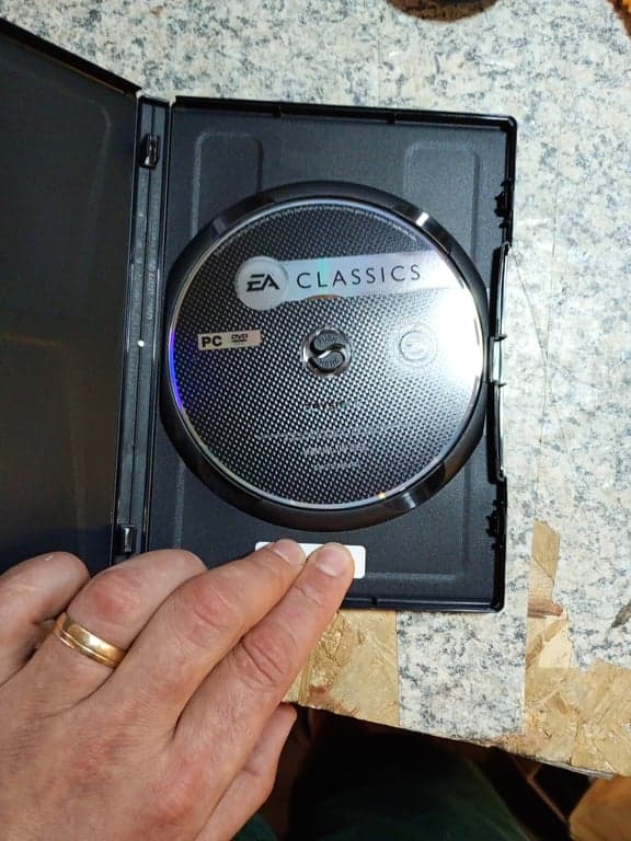 Joc PC Electronic Arts Crysis 2 Classics, DVD-ROM, compatibil Windows, joc de acțiune, shooter FPS, Crytek, produs desfăcut, outlet.